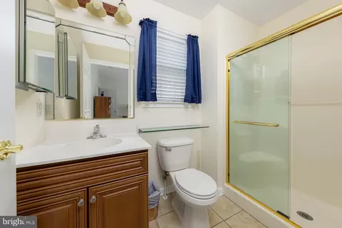 Bath - 532 Key West Dr, Williamstown, NJ 08094 photo 1 of 2