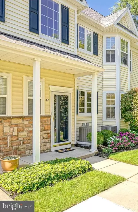 38 Pelican Pl, West Deptford, NJ 08086