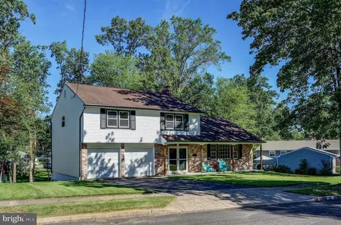 12 Cambridge Rd, Blackwood, NJ 08012