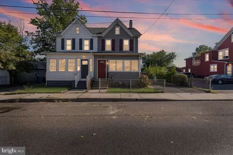 13 Center St, Westville, NJ 08093