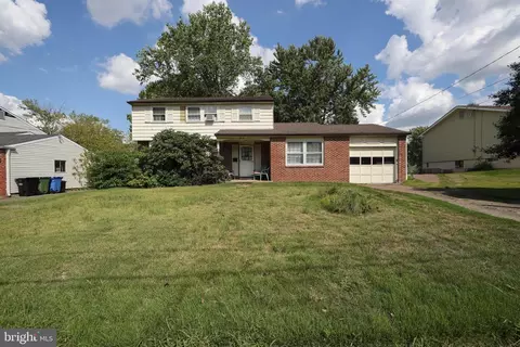 73 Bells Lake Dr, Turnersville, NJ 08012