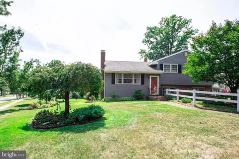 71 Pleasant Vly, West Deptford, NJ 08096