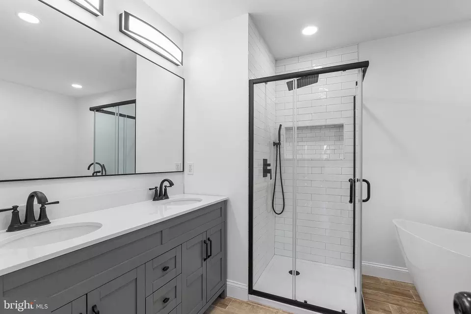 Bath - 1091 Buckingham Dr, West Deptford, NJ 08086 photo 2 of 3