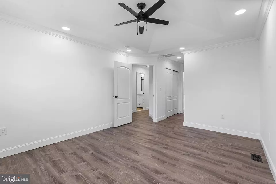 Entry Way - 1091 Buckingham Dr, West Deptford, NJ 08086 photo 7 of 14
