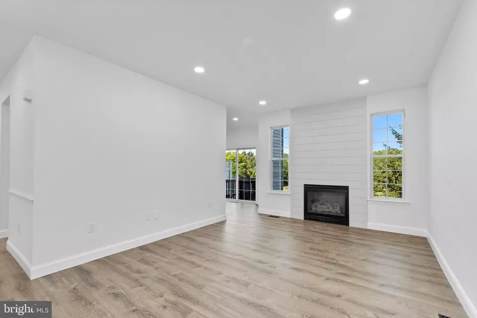 Living - 1091 Buckingham Dr, West Deptford, NJ 08086 photo 5 of 5