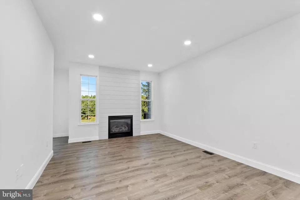 Living - 1091 Buckingham Dr, West Deptford, NJ 08086 photo 3 of 5