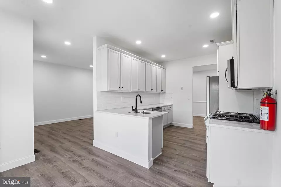 Entry Way - 1091 Buckingham Dr, West Deptford, NJ 08086 photo 2 of 14