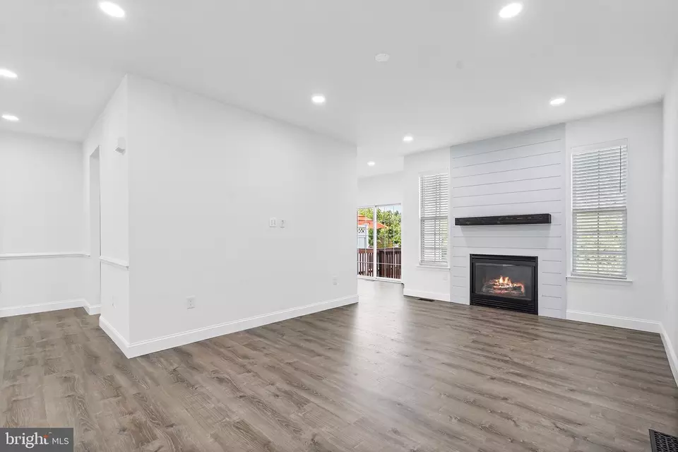 Living - 1091 Buckingham Dr, West Deptford, NJ 08086 photo 1 of 5
