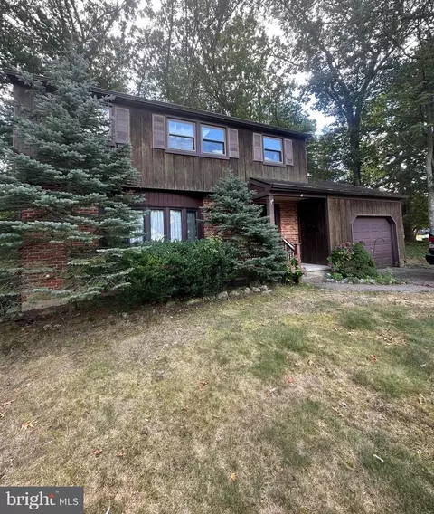 7 White Birch Rd, Blackwood, NJ 08012