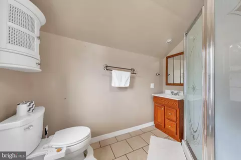 Bath - 135 Colonial Ave, Pitman, NJ 08071 photo 2 of 3