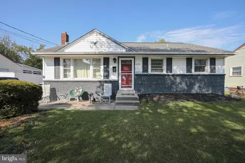 219 N 2nd St, National Park, NJ 08063