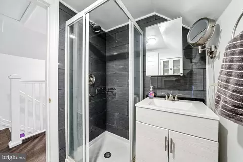Bath - 143 8th Ave, Pitman, NJ 08071 photo 2 of 2