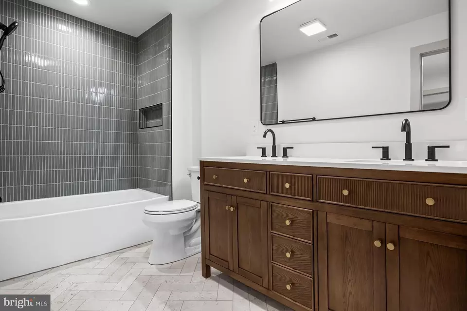 Bath - 261 Wenonah Way, Wenonah, NJ 08090 photo 2 of 5