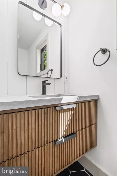 Bath - 261 Wenonah Way, Wenonah, NJ 08090 photo 1 of 5