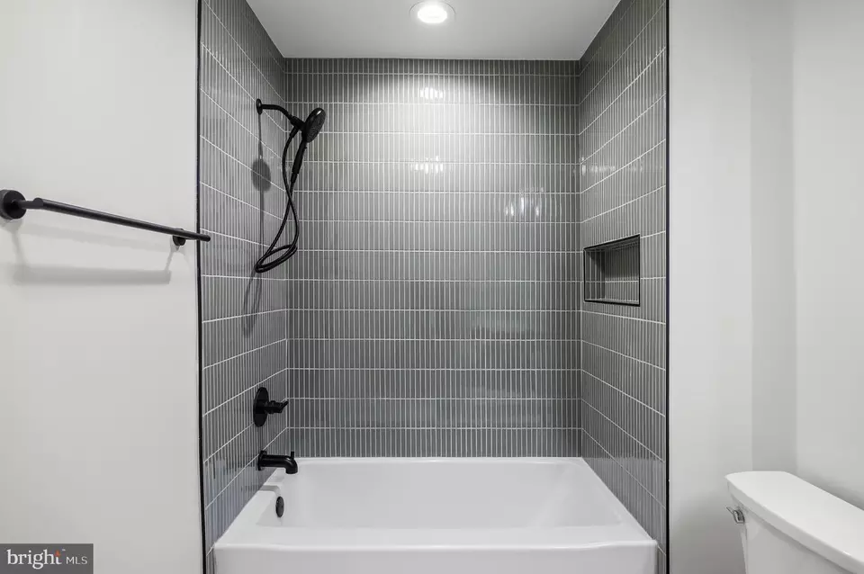 Bath - 261 Wenonah Way, Wenonah, NJ 08090 photo 3 of 5