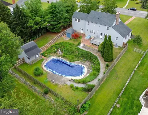 552 Hereford Ln, Mickleton, NJ 08056 photo 2