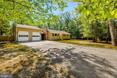 1741 Lakeside Dr, Williamstown, NJ 08094