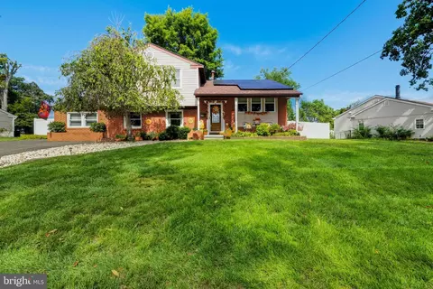 812 Jamestown Rd, Turnersville, NJ 08012