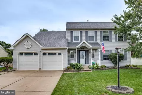 28 Sweetbriar Dr, Sicklerville, NJ 08081