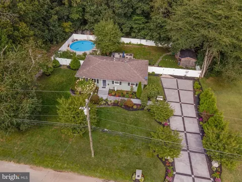 111 Earl Ave, Glassboro, NJ 08028