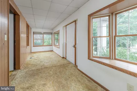Entry Way - 102 Colonial Ave, Pitman, NJ 08071 photo 1 of 1