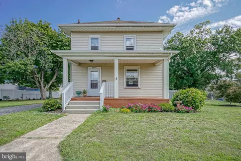 18 Oak St, Gibbstown, NJ 08027