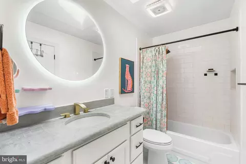 Bath - 409 Catalba Ave, Mickleton, NJ 08056 photo 1 of 2