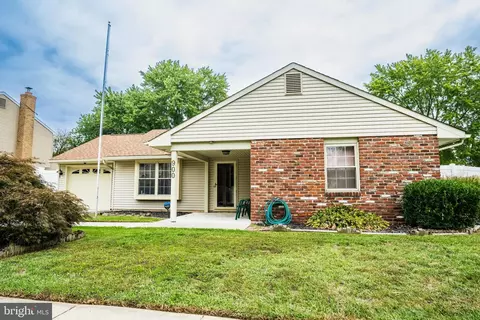 900 Greenwich Ct, Williamstown, NJ 08094