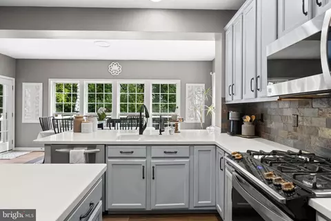 Kitchen - 206 Sullivan Dr, Mickleton, NJ 08056 photo 5 of 6