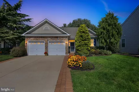 8 Starling Ct, West Deptford, NJ 08086