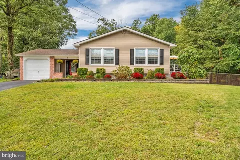9 Avon Ct, Turnersville, NJ 08012
