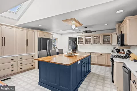 47 Jones Ave, Deptford, NJ 08096