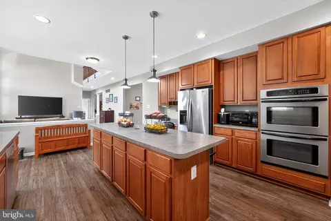 Kitchen - 562 Partridge Ct, Mickleton, NJ 08056 photo 2 of 2