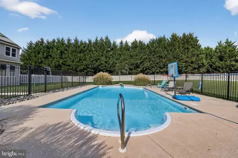 Exterior - 562 Partridge Ct, Mickleton, NJ 08056 photo 7 of 8