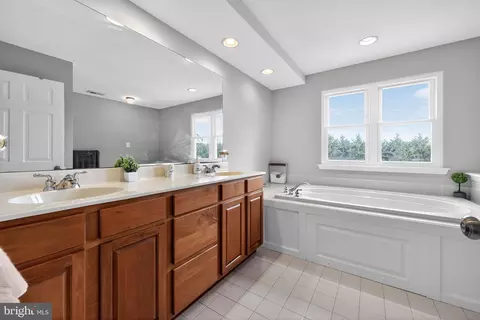 Bath - 562 Partridge Ct, Mickleton, NJ 08056 photo 3 of 3