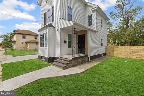21 W Adams St, Paulsboro, NJ 08066