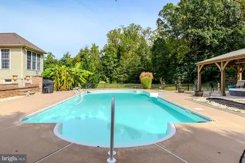 Exterior - 310 Patsy Ct, West Deptford, NJ 08066 photo 9 of 13