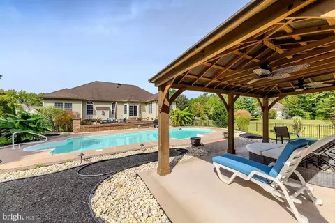 Exterior - 310 Patsy Ct, West Deptford, NJ 08066 photo 7 of 13