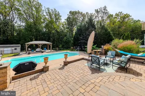 Exterior - 310 Patsy Ct, West Deptford, NJ 08066 photo 12 of 13