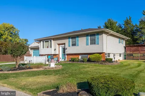 29 Hyannis Ave, Blackwood, NJ 08012