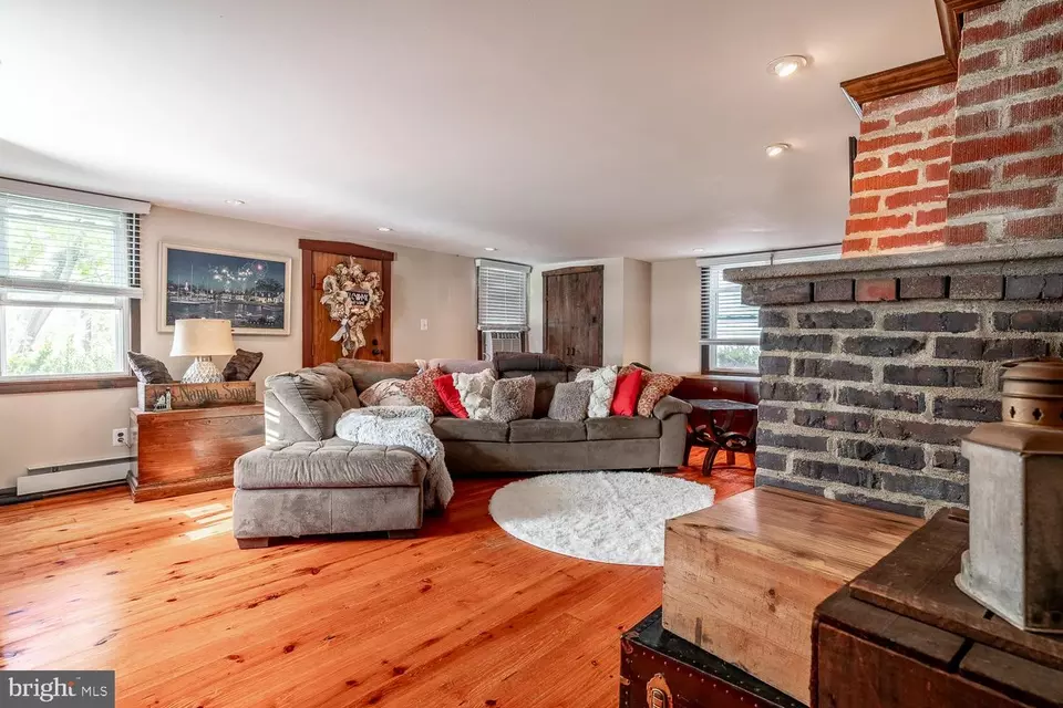 Living - 3 S Bridgeport Rd, Bridgeport, NJ 08014 photo 1 of 1