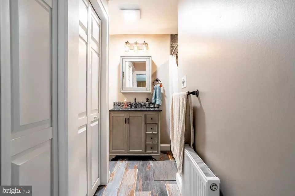 Entry Way - 3 S Bridgeport Rd, Bridgeport, NJ 08014 photo 10 of 12