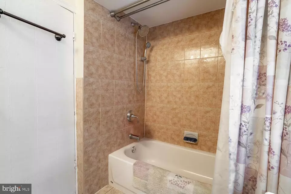 Bath - 3 S Bridgeport Rd, Bridgeport, NJ 08014 photo 2 of 4