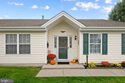 14 Autumn Ln, Sewell, NJ 08080