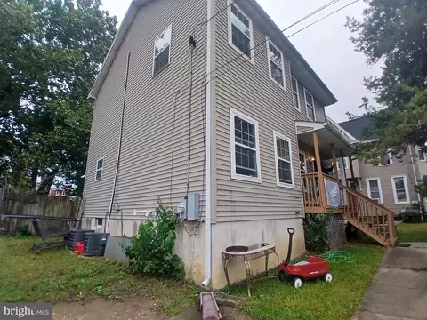33 Hopkins St, Woodbury, NJ 08096