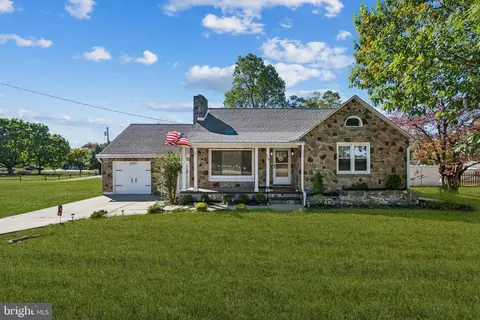 126 Repaupo Station Rd, Swedesboro, NJ 08085