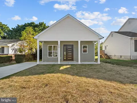 320 E Clayton Ave, Clayton, NJ 08312