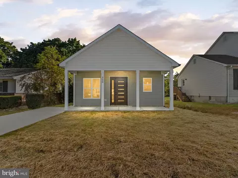 320 E Clayton Ave, Clayton, NJ 08312