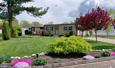 735 Woodside Dr, Mullica Hill, NJ 08062