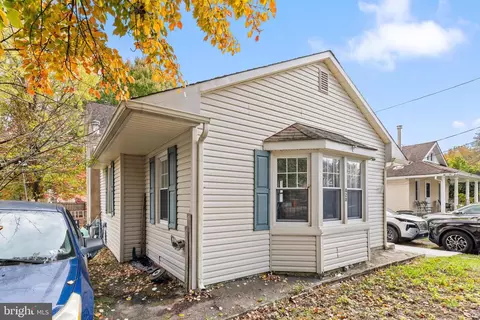 828 Sunrise Ave, Deptford, NJ 08096